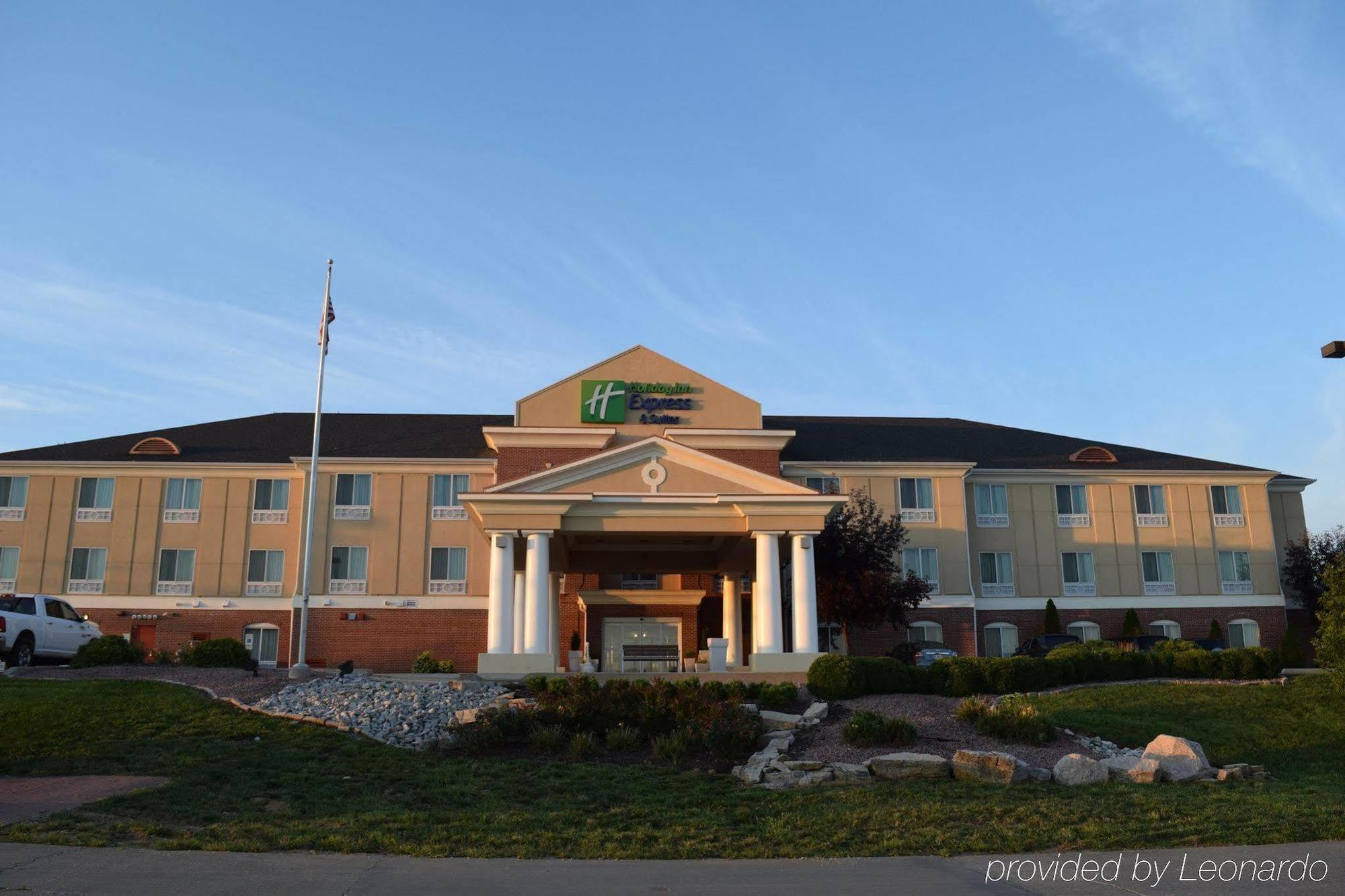 Holiday Inn Express & Suites Sparta Buitenkant foto