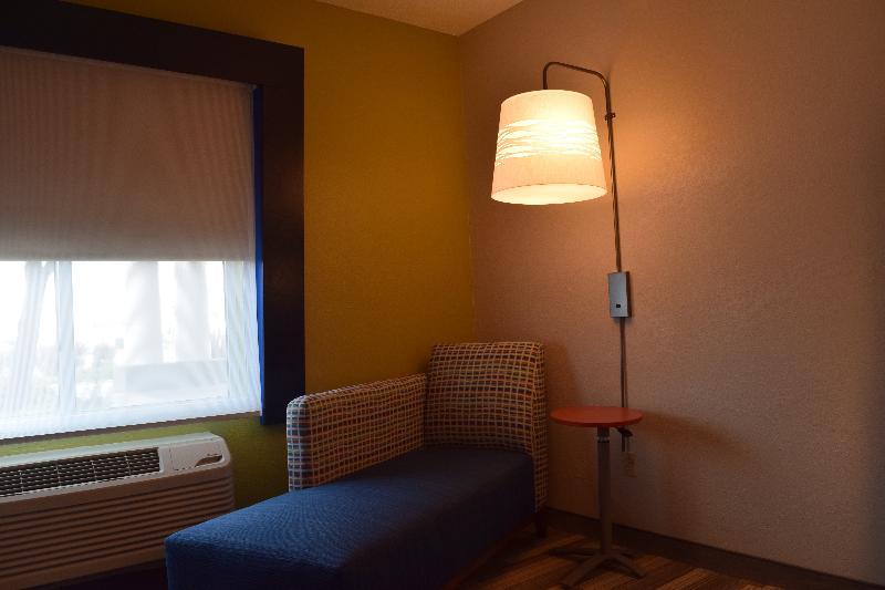 Holiday Inn Express & Suites Sparta Buitenkant foto